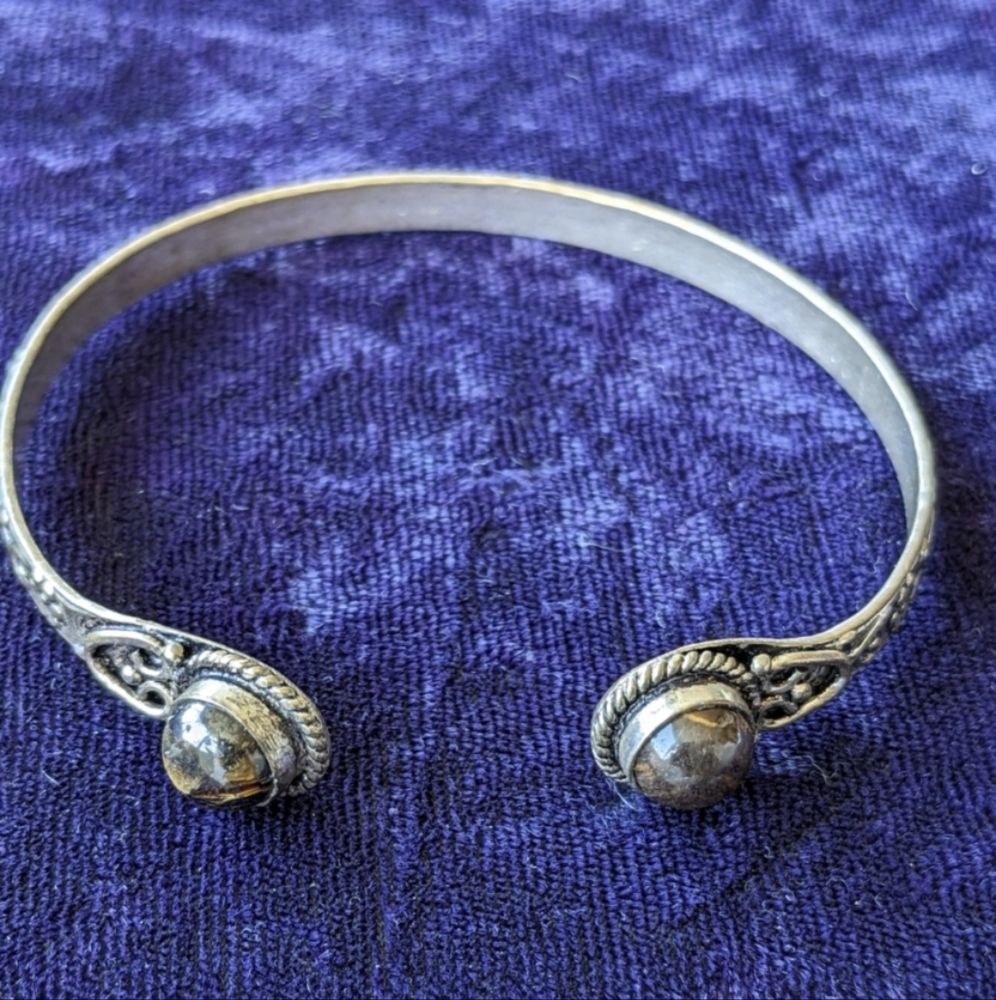 Vintage Exotic Cuff Bracelet With Floral Pattern And Natural Gemstones